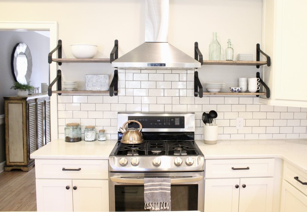 How to make your own DIY open shelving for the kitchen | www.ourhammockhouse.com | #openshelves #openshelving #DIY #whitekitchen 