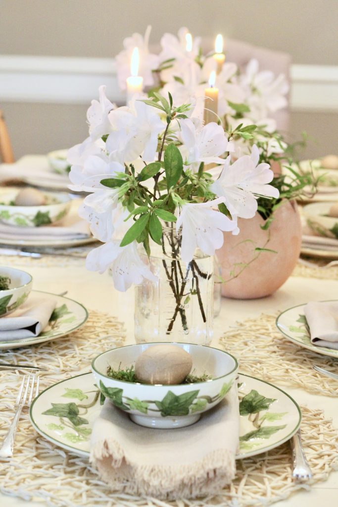 White spring flowers in mason jar centerpieces | www.ourhammockhouse.com | #masonjars #centerpieces #springdecor #summerdecor 