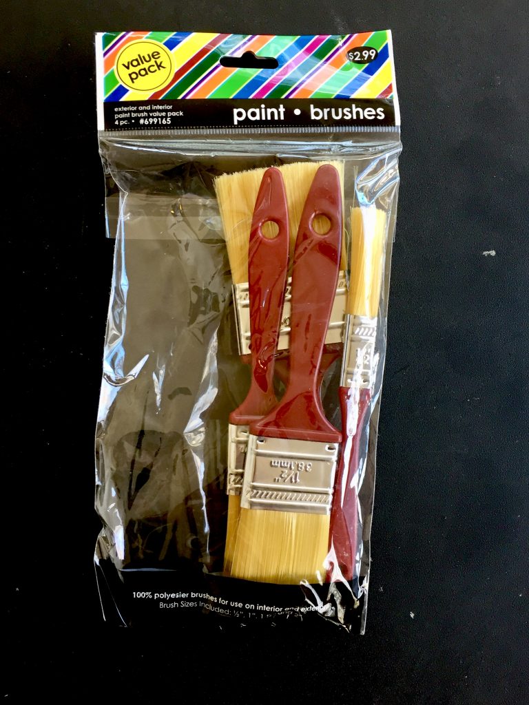 Assortment of basic paint brushes 