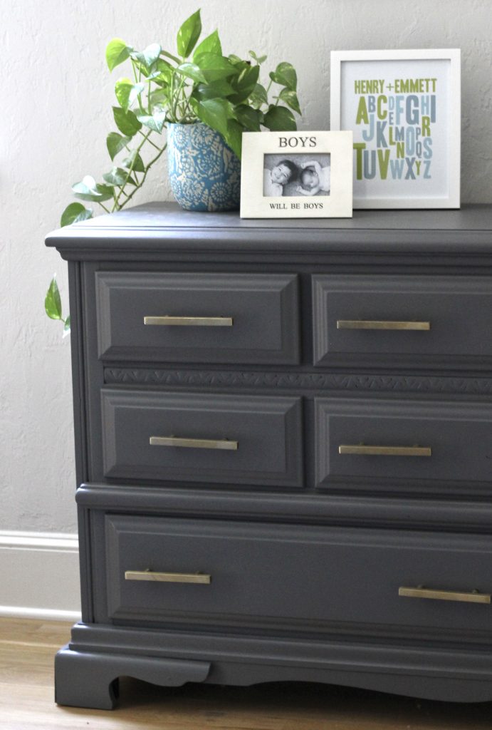 Gray dresser painted with gray chalk paint and new brass hardware | #chalkpaint #graydresser #brasshardware 
