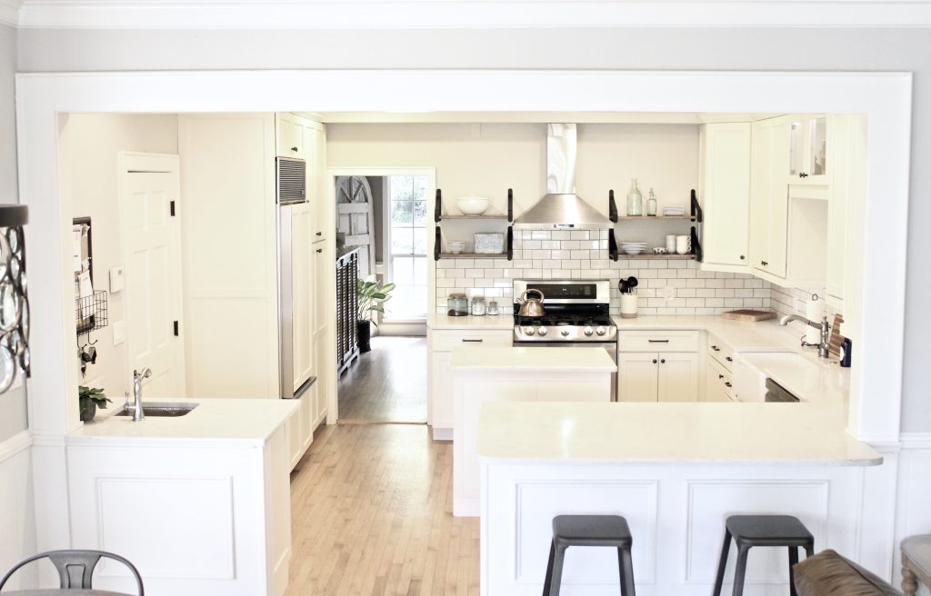 White modern farmhouse cottage kitchen with DIY open shelves | www.ourhammockhouse.com | #whitekitchen #modernfarmhousekitchen #cottagekitchen #DIYopenshelves #DIYopenshelving