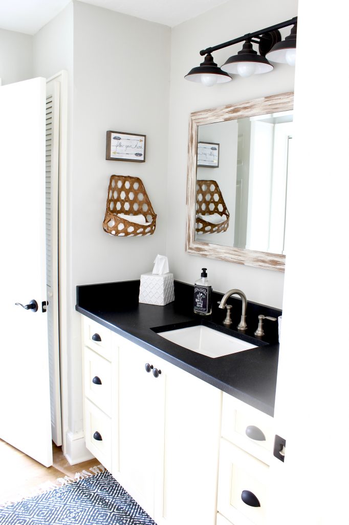 Modern farmhouse jack-and-jill bathroom with white shaker cabinets and black counters | www.ourhammockhouse.com | #modernfarmhousebathroom #jackandjillbathroom 