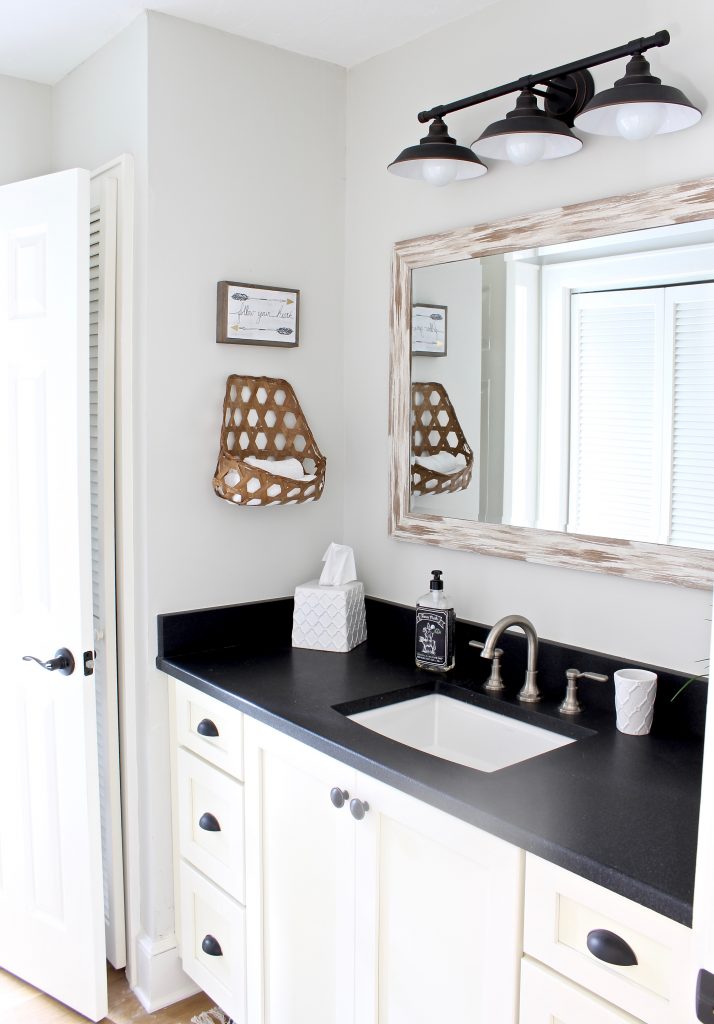 Modern farmhouse jack-and-jill bathroom with white shaker cabinets and black counters | www.ourhammockhouse.com | #modernfarmhousebathroom #jackandjillbathroom 