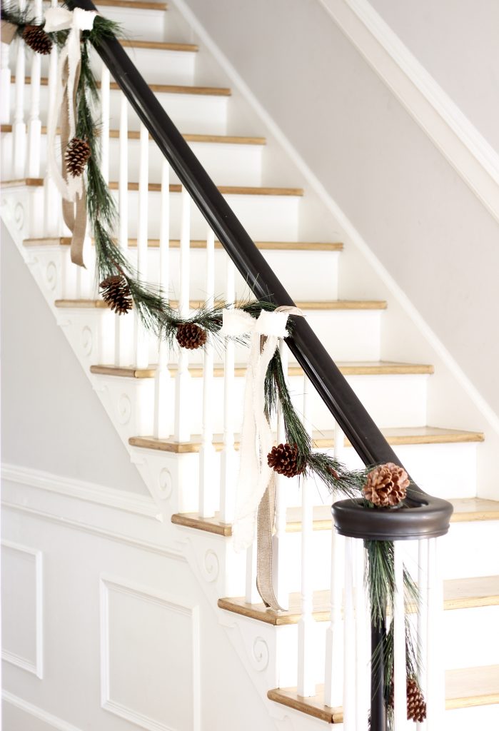 Christmas Home Tour 2019 | Long leaf pine garland on black stairway handrail| www.ourhammockhouse.com | #stairwaygarland